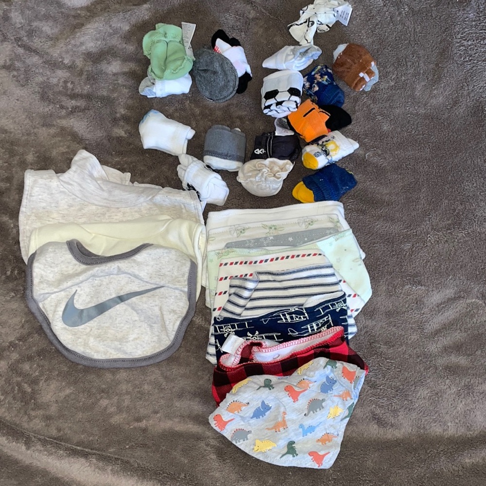 Baby socks, bibs and mittens all brand new